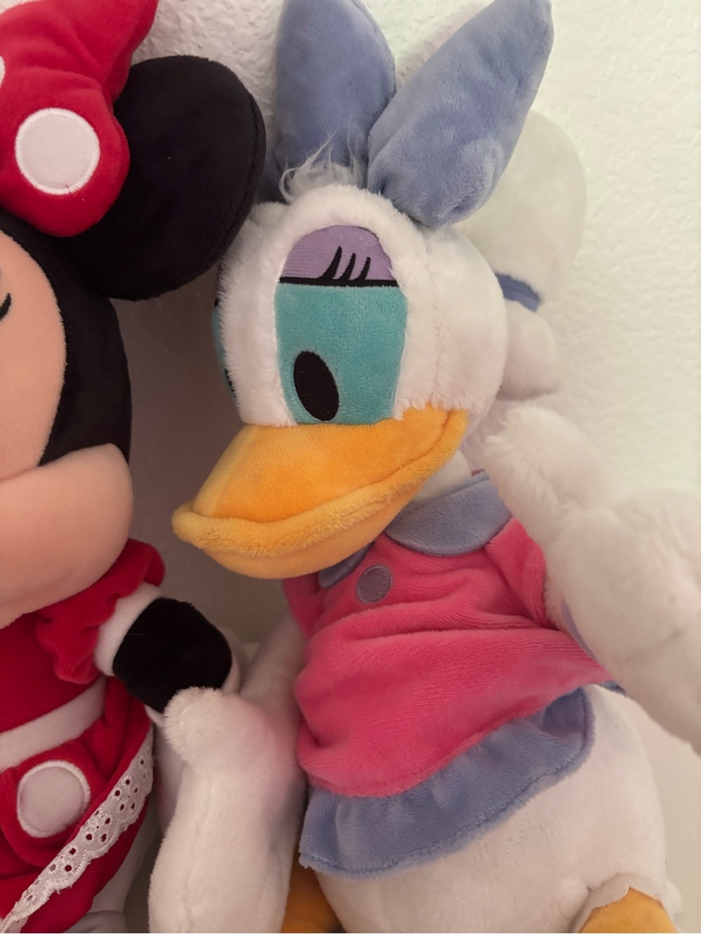 Disney Minnie Mouse and Daisy Duck Plush large plush set: excellent condition - Picture 3 of 4
